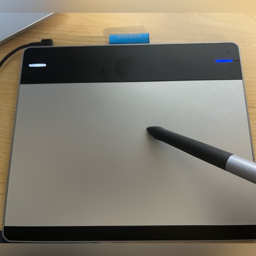 Wacom CTH-480 Intuos Small Creative Pen & Touch Tablet - Picture 7 of 8